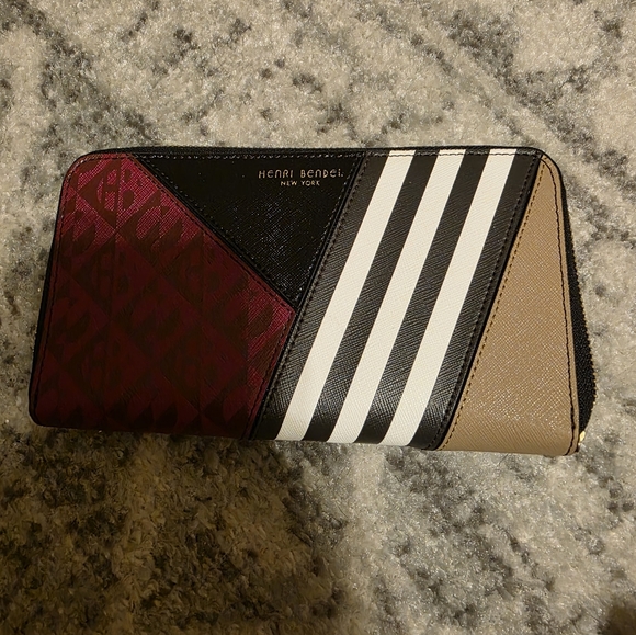 henri bendel Handbags - Henri Bendel EUC Organizer Wallet